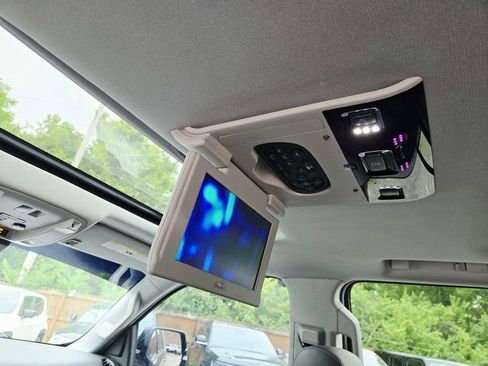 Used 2018 Cadillac Escalade Premium Luxury w/ LPO, Radiant Package AWD/4WD image 16