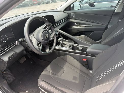 Used 2025 Hyundai Elantra SEL FWD image 15