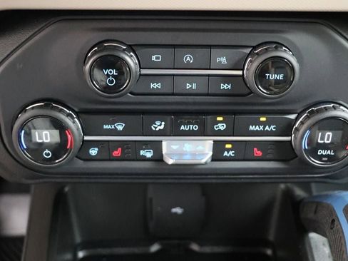 Used 2023 Ford Bronco Wildtrak image 23