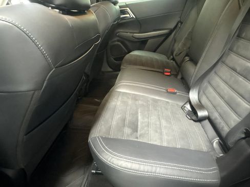Used 2022 Mitsubishi Outlander SE AWD/4WD image 16