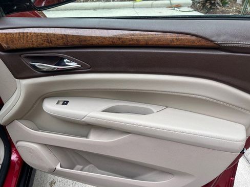 Used 2010 Cadillac SRX Luxury image 25