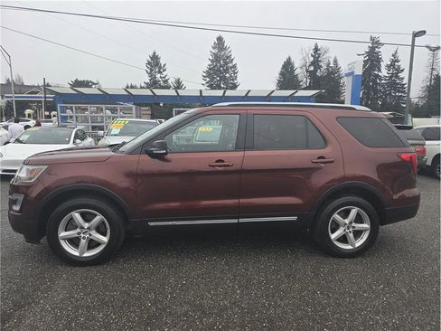 Used 2016 Ford Explorer XLT w/ Equipment Group 202A image 5