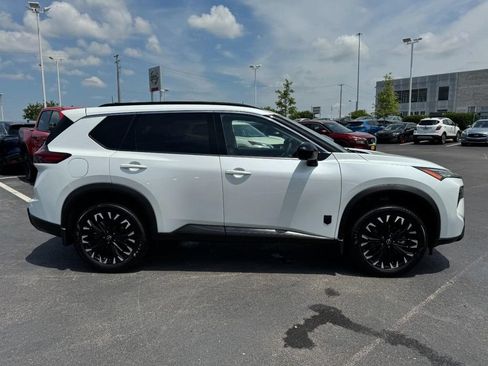 Used 2026 Nissan Rogue Dark Armor AWD/4WD image 2