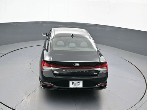 Certified 2023 Hyundai Elantra Limited w/ Preferred Accessory Package image 39
