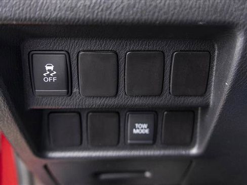 Used 2015 Nissan Pathfinder S image 13