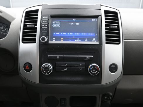 Used 2020 Nissan Frontier SV image 16