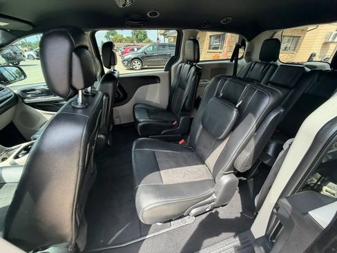 Used 2019 Dodge Grand Caravan SXT FWD image 20