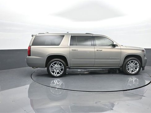 Used 2019 Chevrolet Suburban Premier w/ Premier Plus Edition image 8