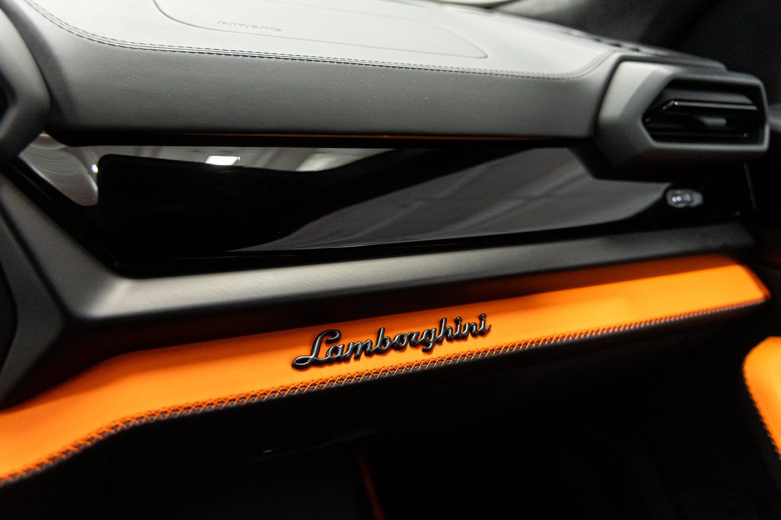 Used 2025 Lamborghini Urus S AWD/4WD image 39