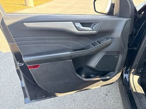 Used 2021 Ford Escape SE w/ SE Sport Appearance Package image 15