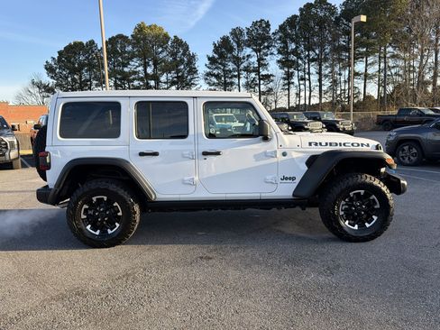Used 2025 Jeep Wrangler Rubicon w/ Convenience Group image 5