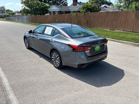 Used 2025 Nissan Altima 2.5 SV w/ SV Premium Package FWD image 3