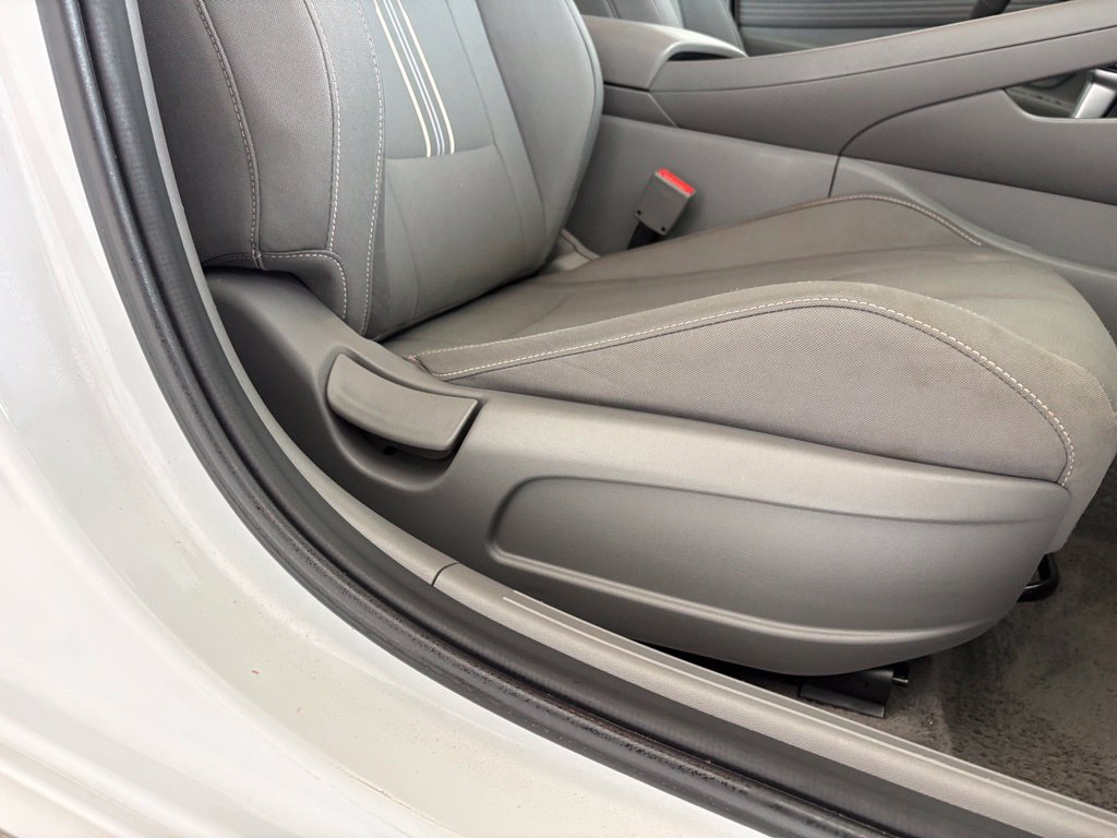 Used 2025 Hyundai Elantra SEL FWD image 36