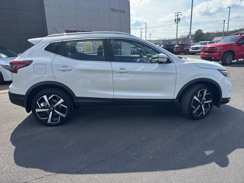 Used 2022 Nissan Rogue Sport SL w/ Premium Package image 3
