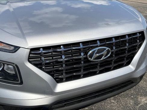 New 2025 Hyundai Venue SEL image 31