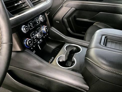 Used 2024 GMC Yukon XL AT4 w/ Technology Package AWD/4WD image 13