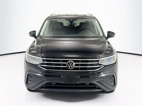 Used 2023 Volkswagen Tiguan SE FWD image 2