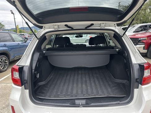 Used 2018 Subaru Outback 2.5i Premium AWD/4WD image 37