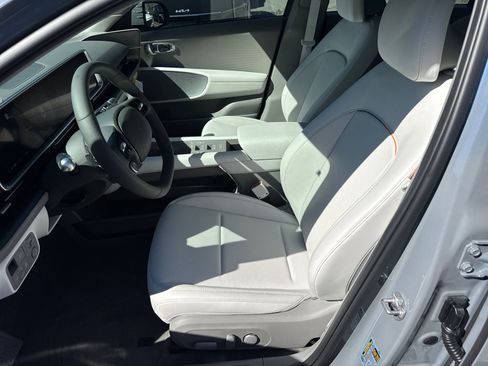 New 2025 Hyundai Ioniq 6 Limited image 10