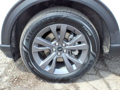 Certified 2023 Ford Explorer XLT w/ Equipment Group 202A AWD/4WD image 9
