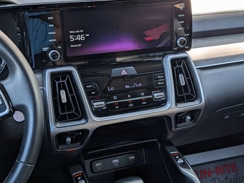Used 2022 Kia Sorento S w/ Panoramic Sunroof Package AWD/4WD image 18