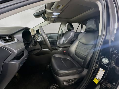 Used 2019 Toyota RAV4 XLE Premium image 13
