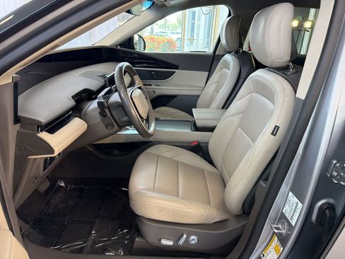 Used 2024 Lincoln Nautilus Premier AWD/4WD image 5