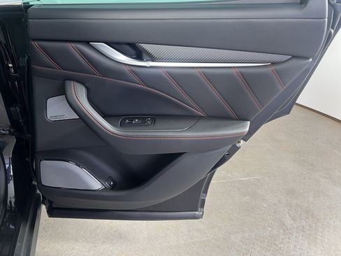 Used 2019 Maserati Levante Trofeo image 27