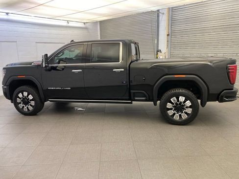 Used 2024 GMC Sierra 2500 Denali w/ Denali Reserve Package AWD/4WD image 8