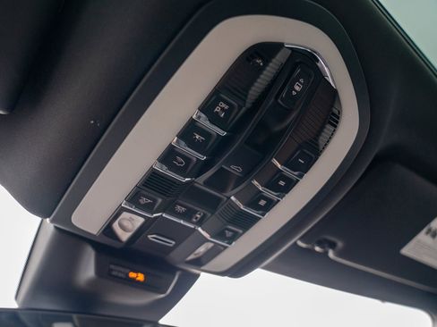 New 2026 Porsche Macan image 22