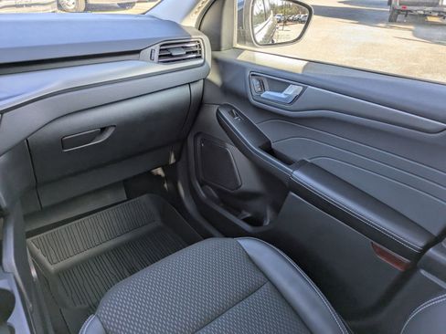 Certified 2025 Ford Escape SE image 17