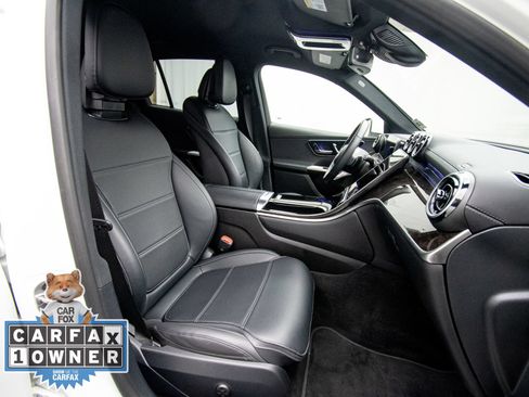 Used 2025 Mercedes-Benz GLC 300 4MATIC image 13