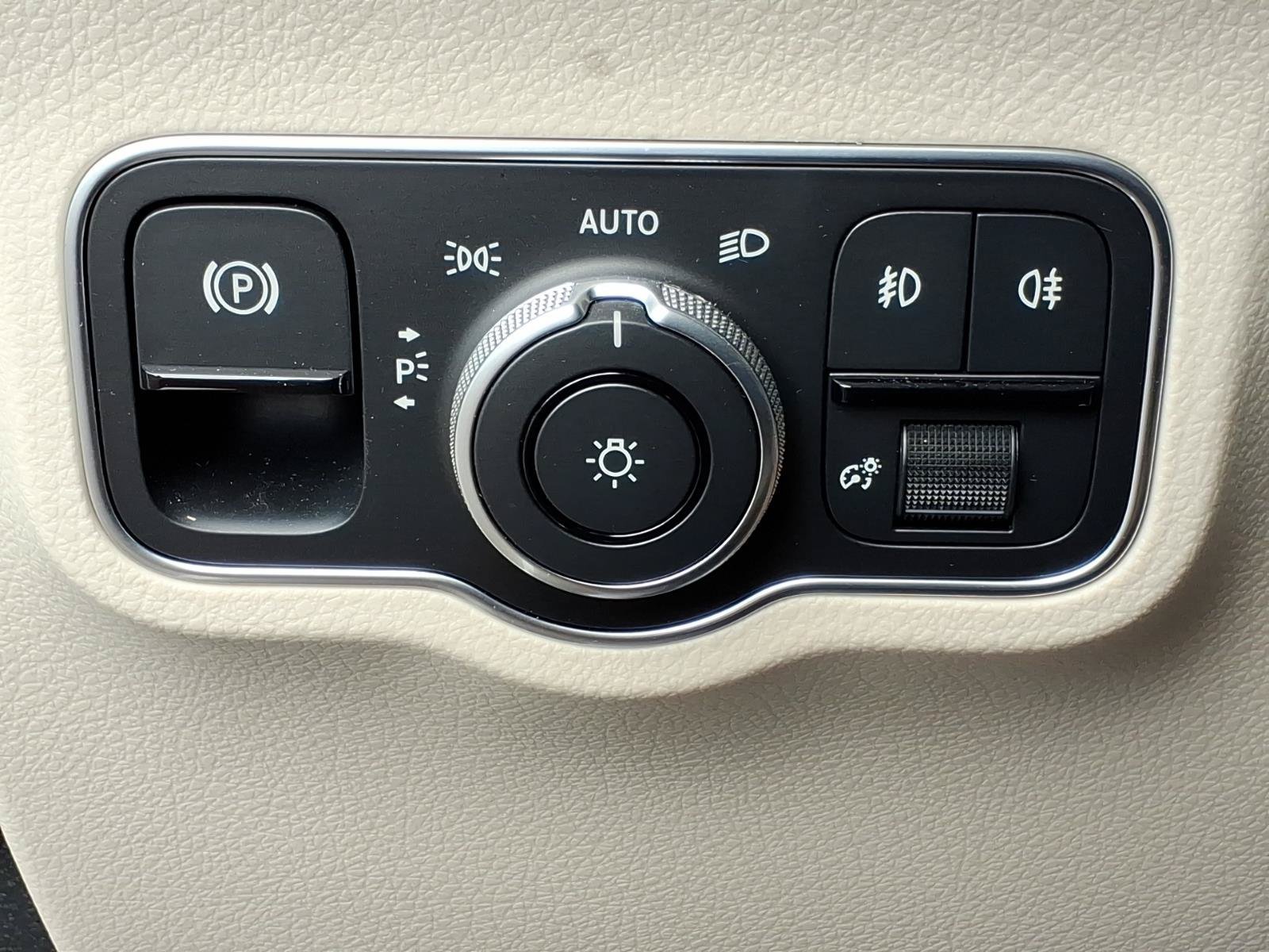 Certified 2025 Mercedes-Benz GLB 250 4MATIC image 16