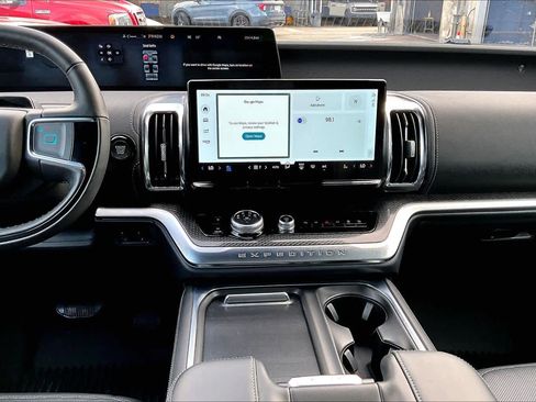 Used 2025 Ford Expedition Platinum w/ Stealth Appearance Package image 7