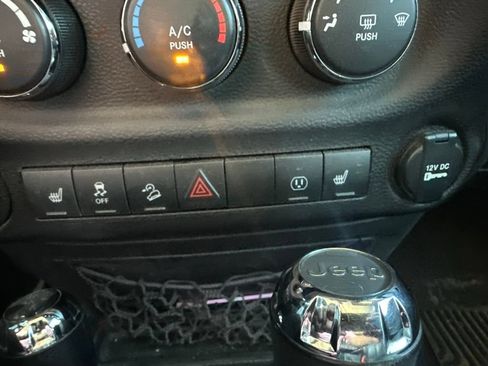 Used 2017 Jeep Wrangler Unlimited Sahara AWD/4WD image 17