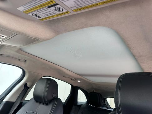 Used 2017 Jaguar F-PACE R-Sport image 23