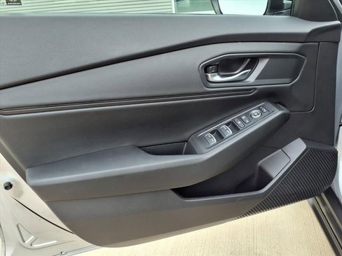 Used 2025 Honda Accord SE image 12
