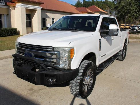 Used 2017 Ford F250 Lariat w/ Lariat Ultimate Package image 8
