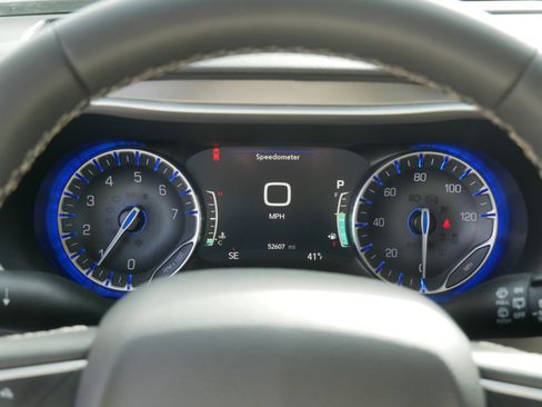 Used 2024 Chrysler Pacifica Touring-L image 21