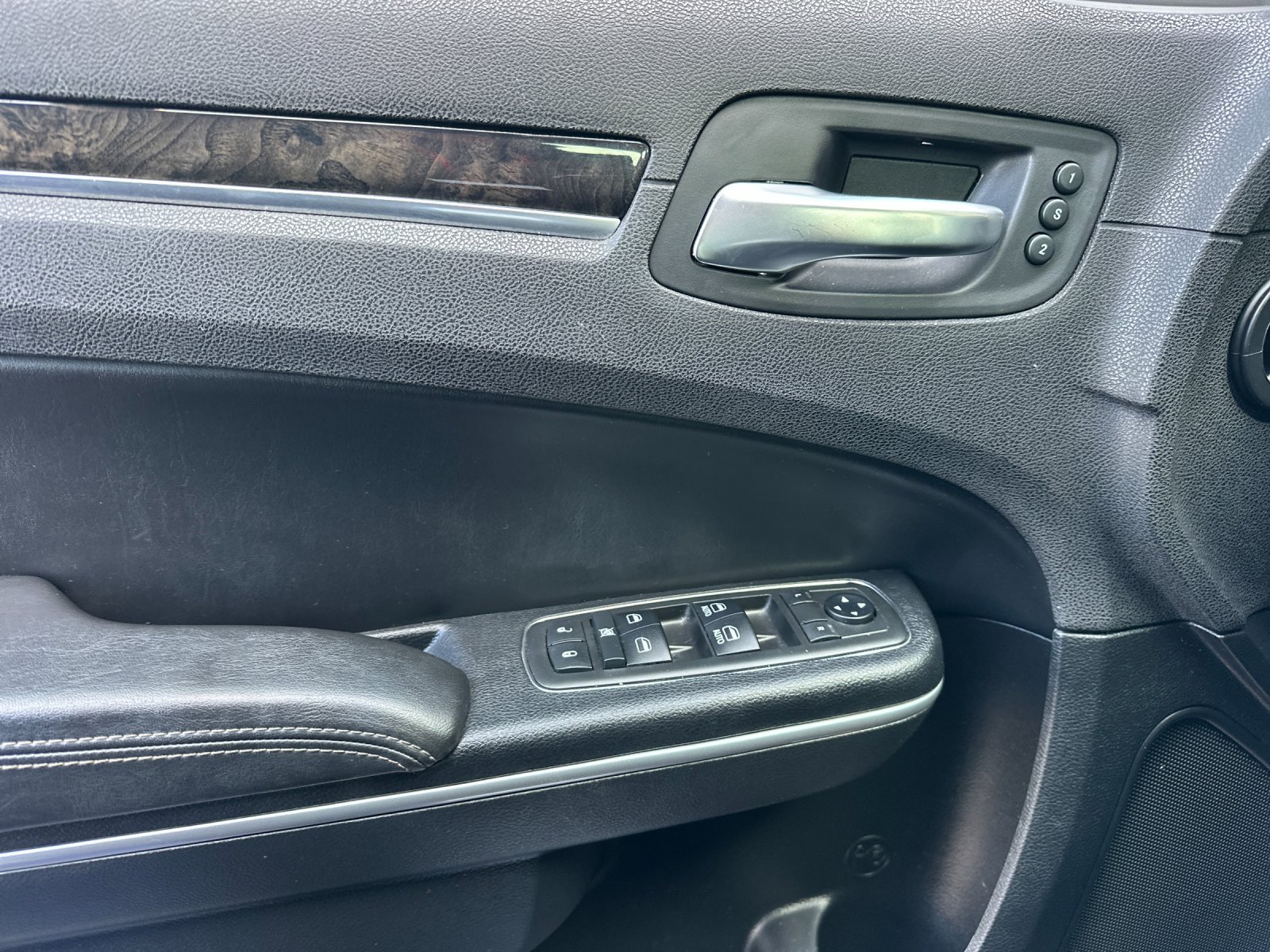 Used 2019 Chrysler 300 Limited w/ Safetytec Plus Group RWD image 11