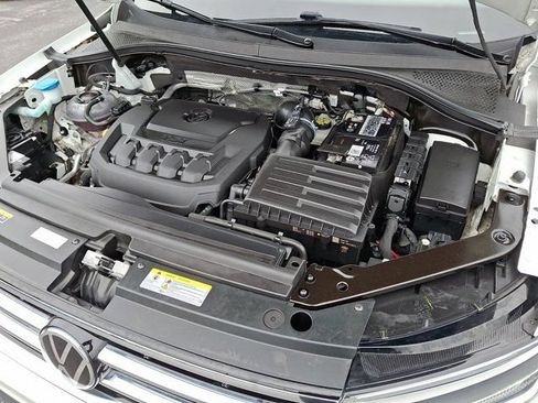 Certified 2023 Volkswagen Tiguan SE w/ Panoramic Sunroof Package AWD/4WD image 33