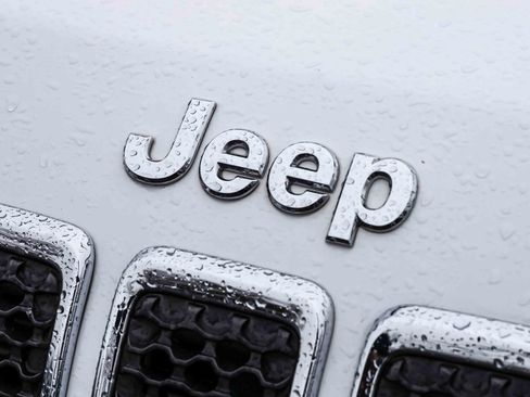 Used 2019 Jeep Cherokee Limited image 31