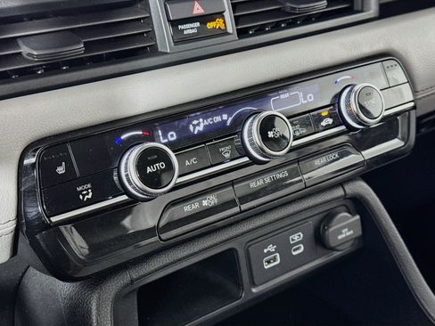 Certified 2023 Honda Pilot Touring image 16