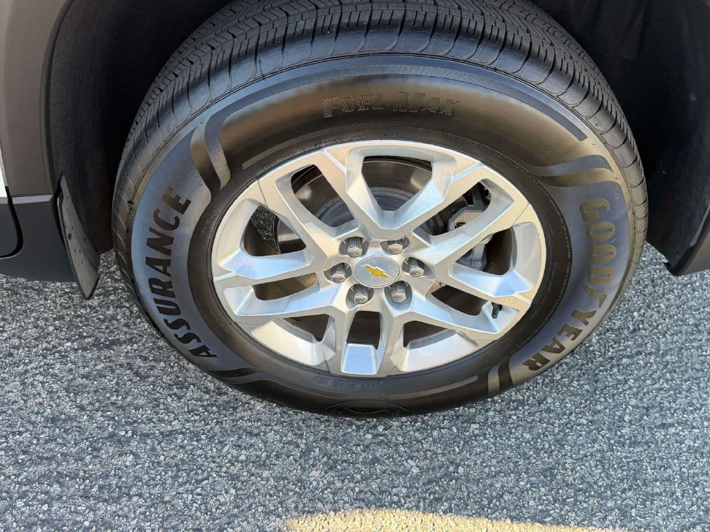 Used 2023 Chevrolet Traverse LS FWD image 30
