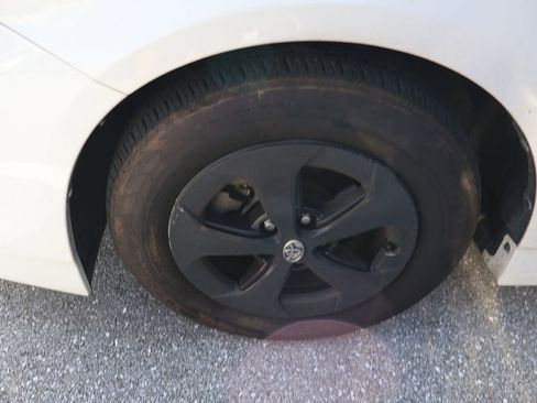 Used 2014 Toyota Prius Three FWD image 4