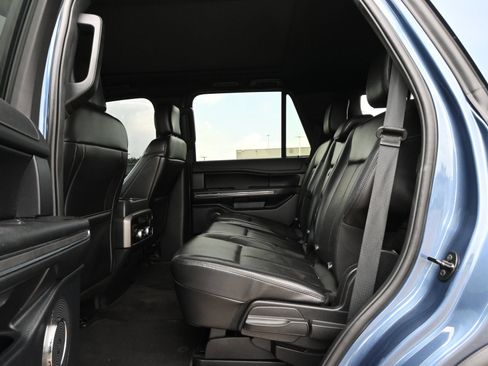 Used 2020 Ford Expedition XLT w/ Equipment Group 202A AWD/4WD image 21