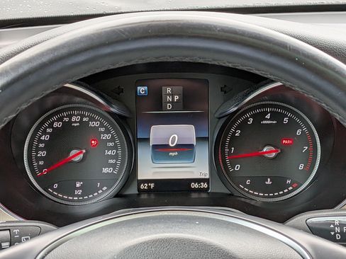 Used 2019 Mercedes-Benz GLC 300 4MATIC w/ Premium Package image 16