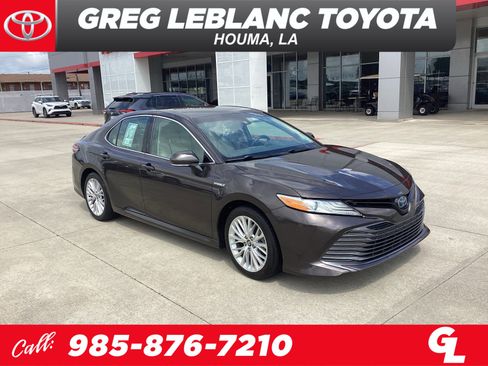 Used 2020 Toyota Camry XLE FWD image 1