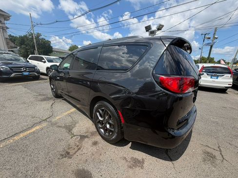 Used 2019 Chrysler Pacifica Touring-L w/ Advanced Safetytec Group FWD image 6