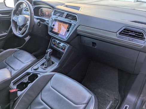 Used 2022 Volkswagen Tiguan SEL R-Line image 29